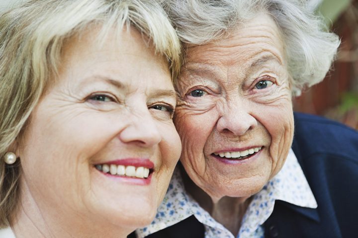 Hjälp äldre till ett tryggare liv - stöd ÄldreSupport