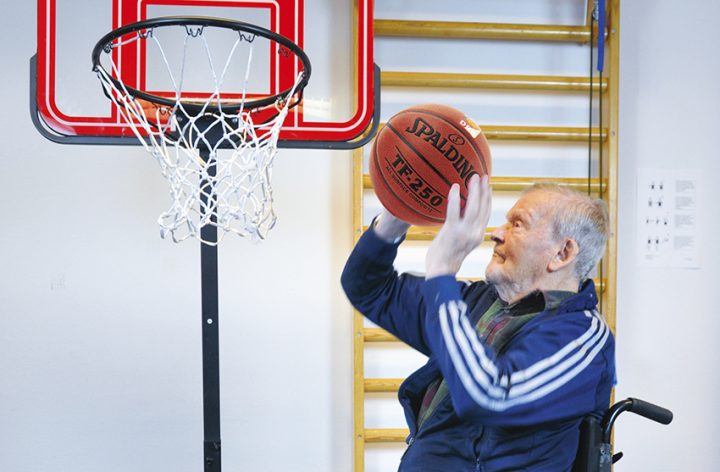 Olle under basketkorgen