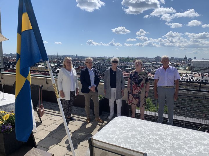 Körsbärsvägen med utsikt över stan