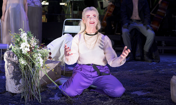 Stina Ekblad om föreställningen på Folkoperan