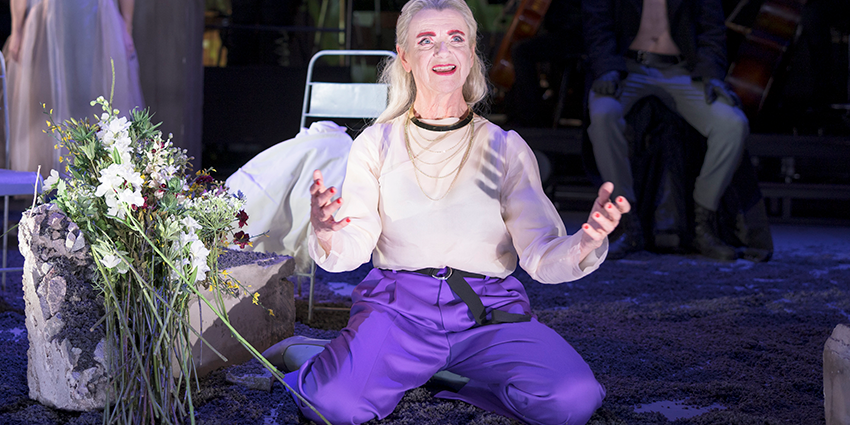 Stina Ekblad om föreställningen på Folkoperan