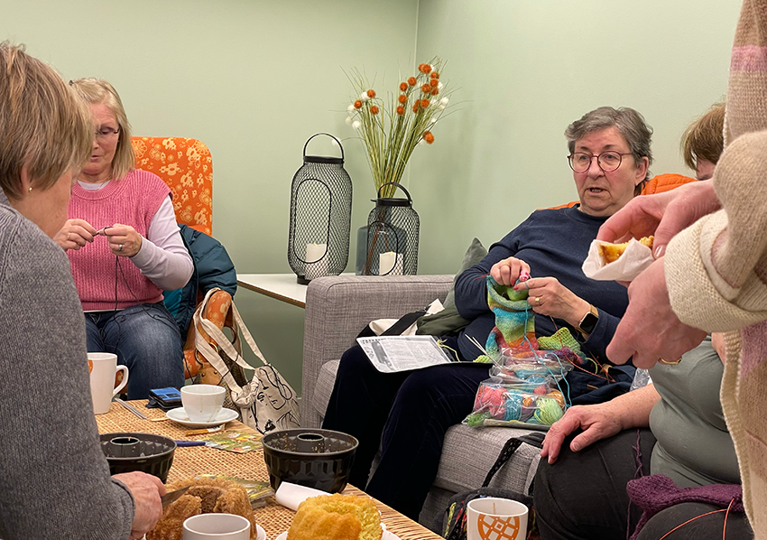 Stickcafé med fika på Träffpunkt Smedjan