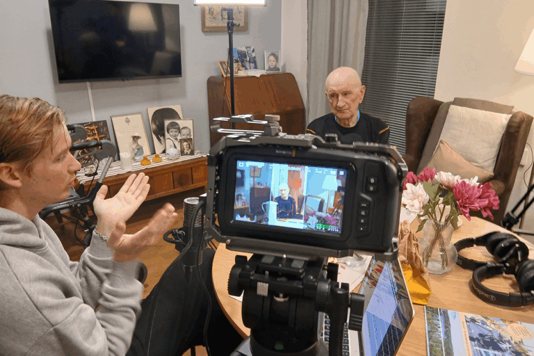 Inspelning av podden Lyssna på de äldre med Olle